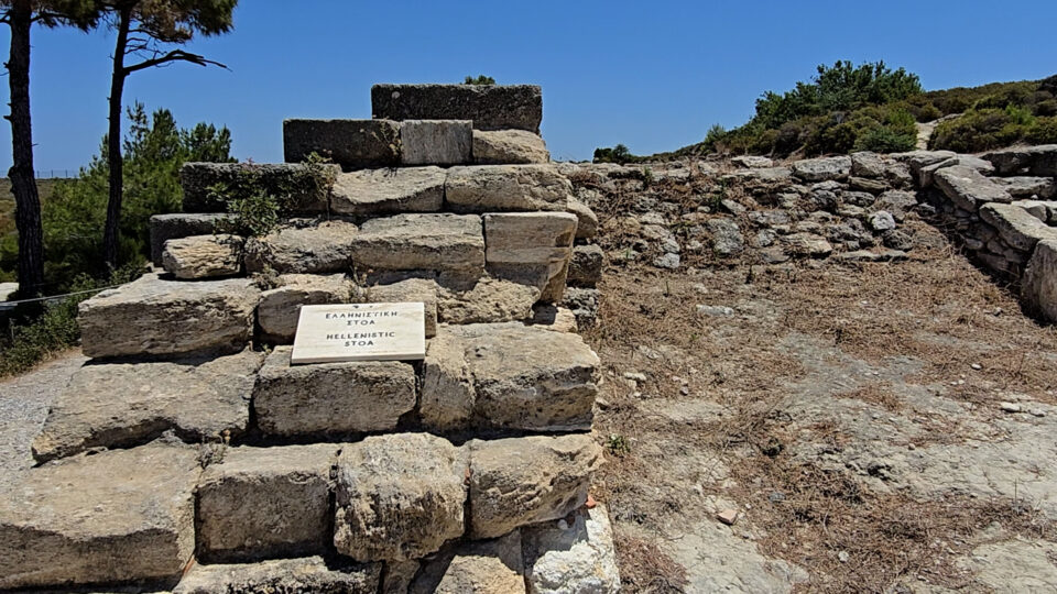 KArimos. Resti dell'acropoli.